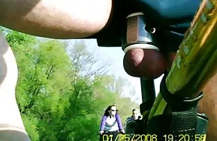 Gospodarz, który służył w podartym mundurze, wpada do odbytnicy, a jego przyjaciel wpycha śrubę darmowe filmy porno latynoski do ust
