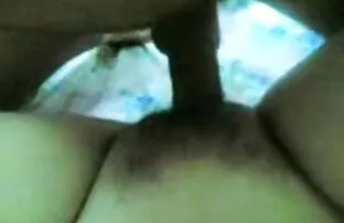 Niebieskooka blondynka, potem pokazuje sex filmiki erotyczne mężczyznom udoju w samochodzie, a sama stoi na raka w domu.