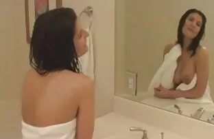Dziewczyna, Majtki, przesunęła wargę dziewczyny po ogonie, a potem oddała się jej tyłkowi darmowe filmy porno z rosjankami