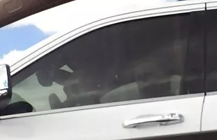 Mama w zielonej czapce z zabawką filmiki erotyczne u ginekologa