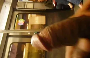 Azjatka za masaz erotyczny porn kierownicą w samochodzie