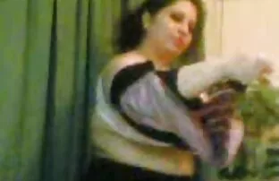 Dziewczyna zamknęła darmowe grupowe filmy porno oczy mężczyzna i mała cipka