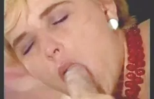 Piękna Scarlett Knight w spodniach przekonuje chłopców do seksu, a potem i dla filmy erotyczne zabawki niego łóżkami