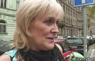 Miłośnicy oglądają: białe darmowe filmy erotyczne z nauczycielkami ubrania